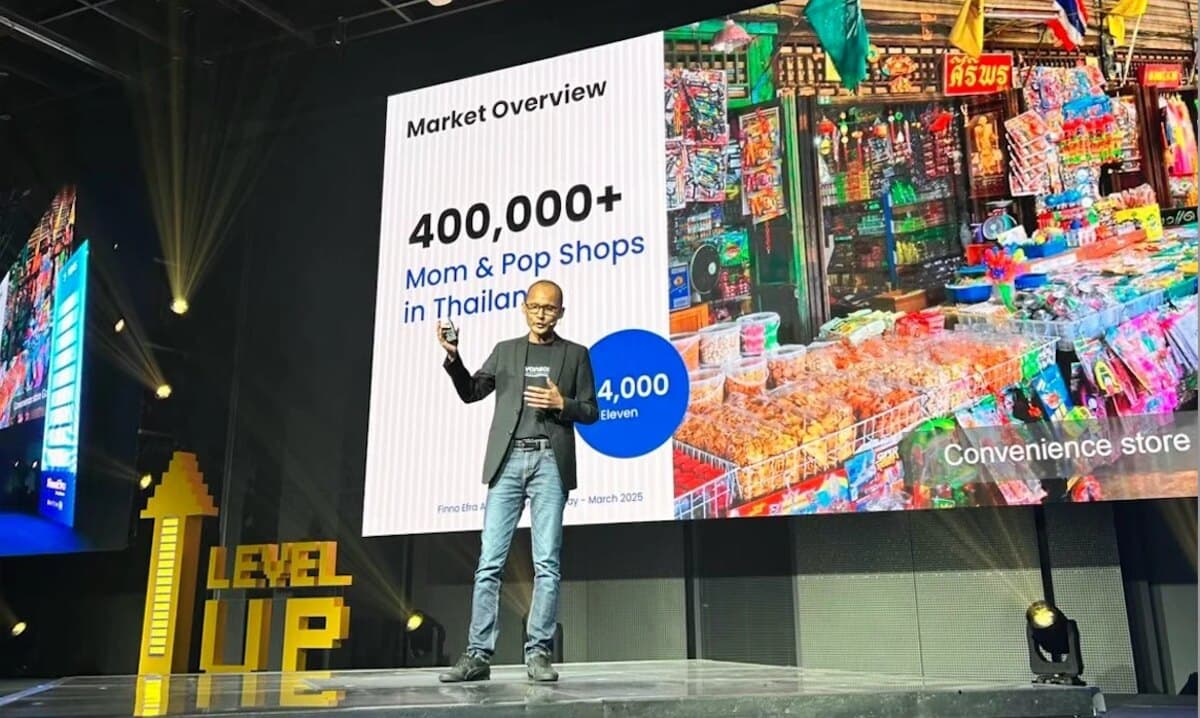 Speaking on stage about the art of distribution